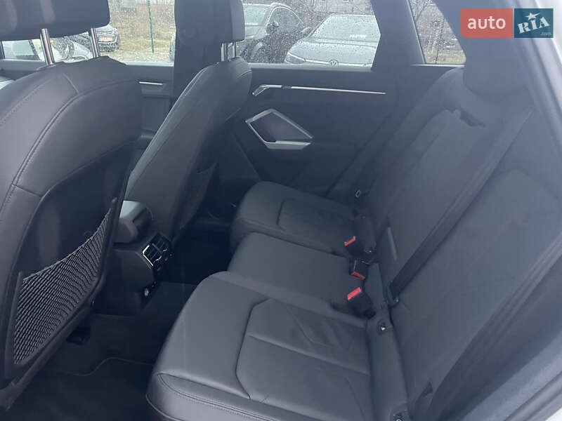 Внедорожник / Кроссовер Audi Q3 2021 в Стрые