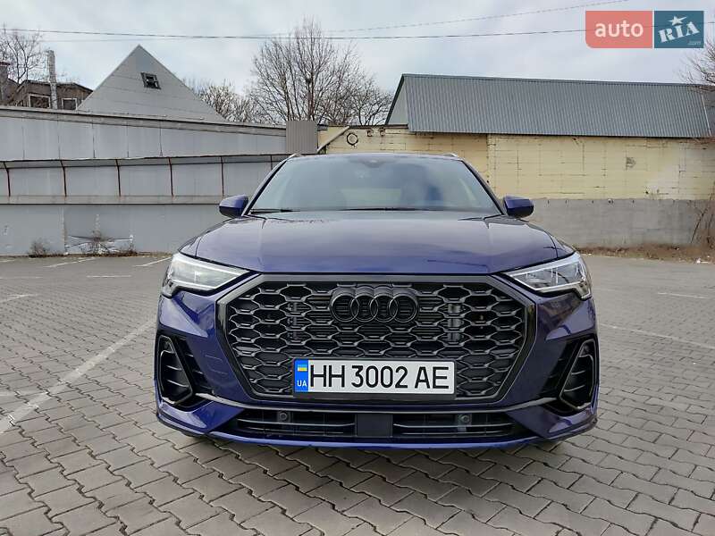 Внедорожник / Кроссовер Audi Q3 2024 в 