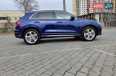 Внедорожник / Кроссовер Audi Q3 2024 в 