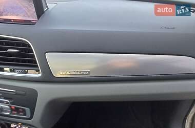 Позашляховик / Кросовер Audi Q3 2016 в 