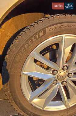 Позашляховик / Кросовер Audi Q3 2016 в 