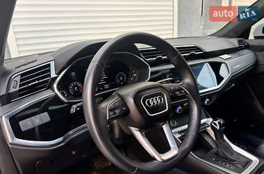 Внедорожник / Кроссовер Audi Q3 2021 в Житомире