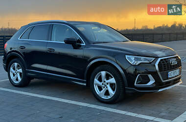 Позашляховик / Кросовер Audi Q3 2019 в 