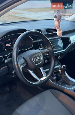 Позашляховик / Кросовер Audi Q3 2019 в 