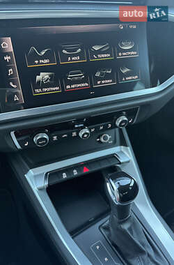 Позашляховик / Кросовер Audi Q3 2019 в 