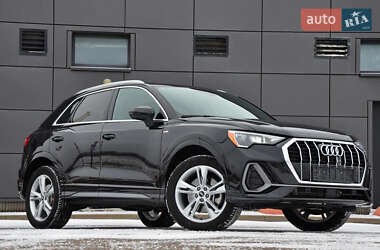 Позашляховик / Кросовер Audi Q3 2019 в 