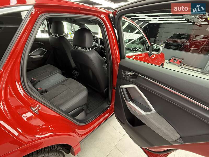 Позашляховик / Кросовер Audi Q3 2022 в Києві