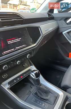 Внедорожник / Кроссовер Audi Q3 2021 в 