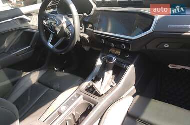 Внедорожник / Кроссовер Audi Q3 2022 в 