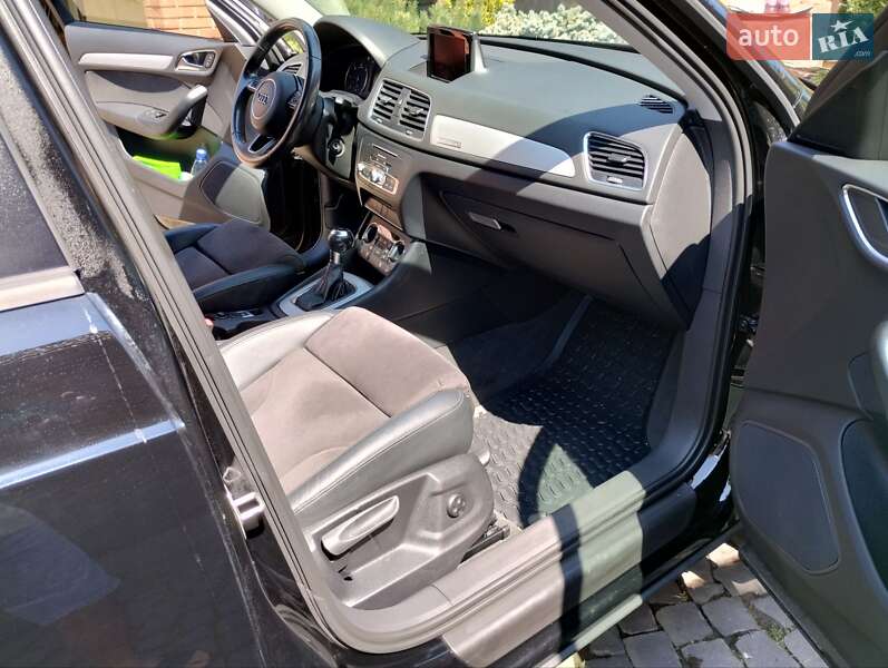 Внедорожник / Кроссовер Audi Q3 2015 в Ужгороде