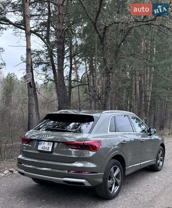 Внедорожник / Кроссовер Audi Q3 2019 в Киеве
