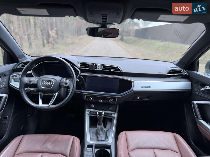 Внедорожник / Кроссовер Audi Q3 2019 в Киеве