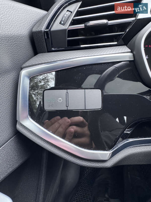 Внедорожник / Кроссовер Audi Q3 2019 в Киеве