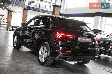 Внедорожник / Кроссовер Audi Q3 2019 в 