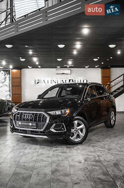Внедорожник / Кроссовер Audi Q3 2019 в 