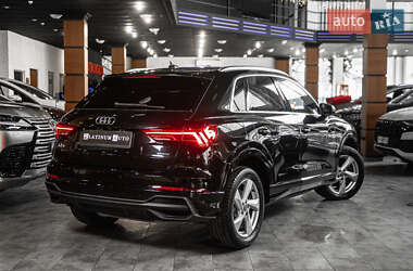 Внедорожник / Кроссовер Audi Q3 2019 в 