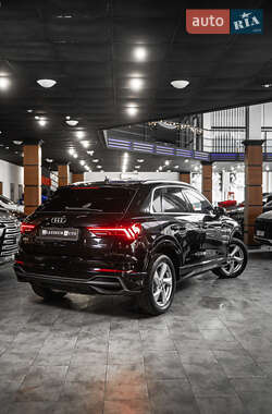 Внедорожник / Кроссовер Audi Q3 2019 в 