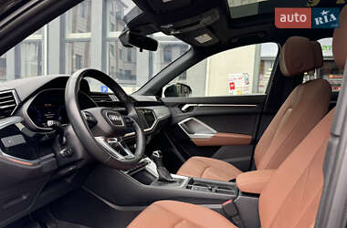 Внедорожник / Кроссовер Audi Q3 2019 в 