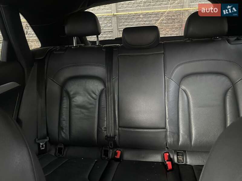 Внедорожник / Кроссовер Audi Q3 2015 в Днепре