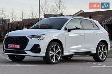 Внедорожник / Кроссовер Audi Q3 2021 в 