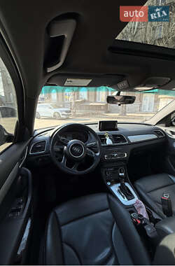 Позашляховик / Кросовер Audi Q3 2016 в 