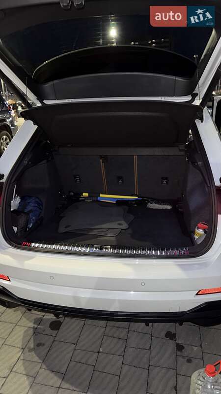 Внедорожник / Кроссовер Audi Q3 2020 в Львове