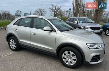 Позашляховик / Кросовер Audi Q3 2016 в 