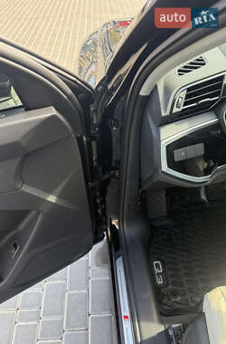 Внедорожник / Кроссовер Audi Q3 2022 в 