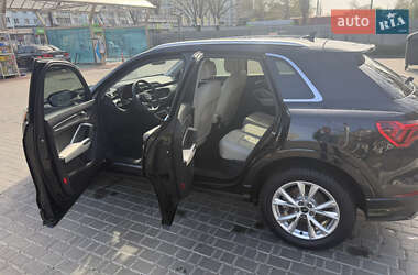 Внедорожник / Кроссовер Audi Q3 2022 в 