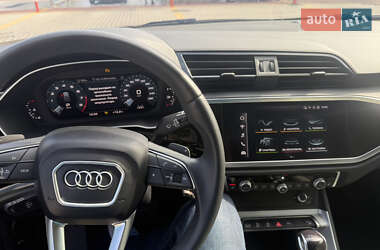Внедорожник / Кроссовер Audi Q3 2022 в 