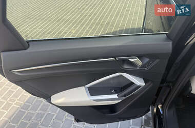 Внедорожник / Кроссовер Audi Q3 2022 в 