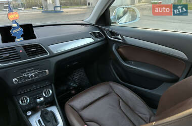 Внедорожник / Кроссовер Audi Q3 2015 в 