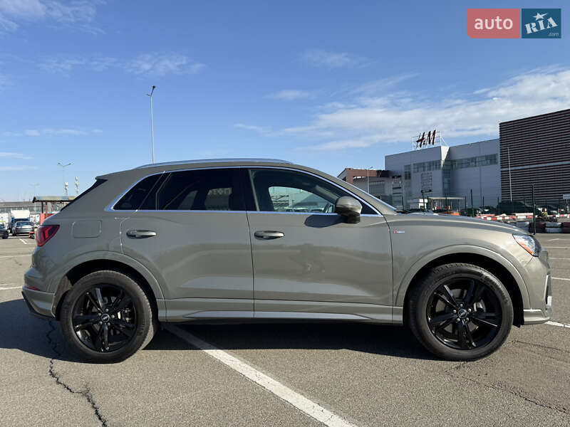 Внедорожник / Кроссовер Audi Q3 2019 в Киеве