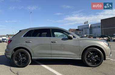 Внедорожник / Кроссовер Audi Q3 2019 в 