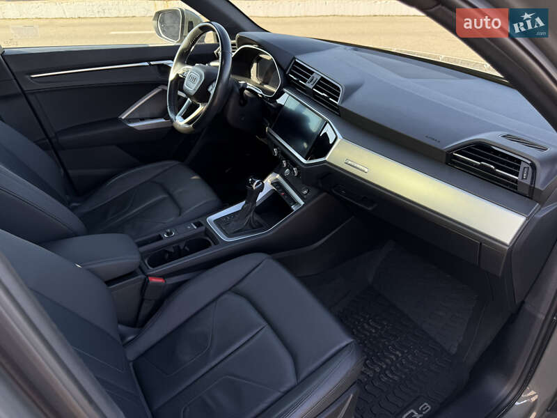 Внедорожник / Кроссовер Audi Q3 2019 в Киеве
