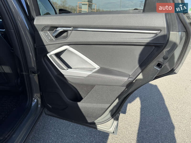 Внедорожник / Кроссовер Audi Q3 2019 в Киеве