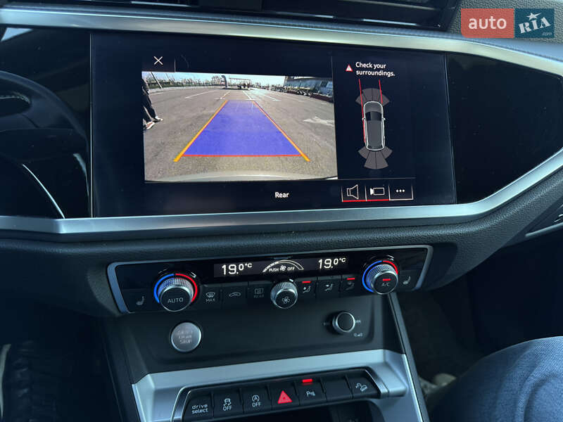 Внедорожник / Кроссовер Audi Q3 2019 в Киеве