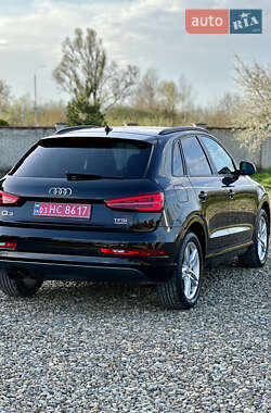 Позашляховик / Кросовер Audi Q3 2016 в 