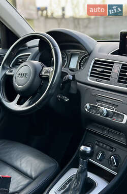 Позашляховик / Кросовер Audi Q3 2016 в 
