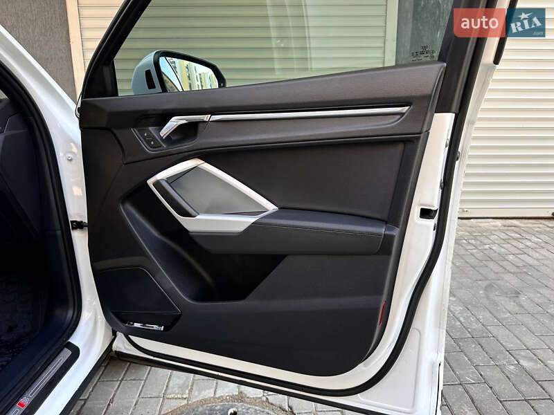 Внедорожник / Кроссовер Audi Q3 2021 в Житомире