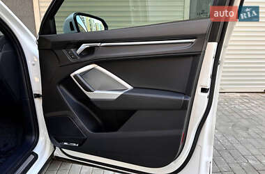 Внедорожник / Кроссовер Audi Q3 2021 в 