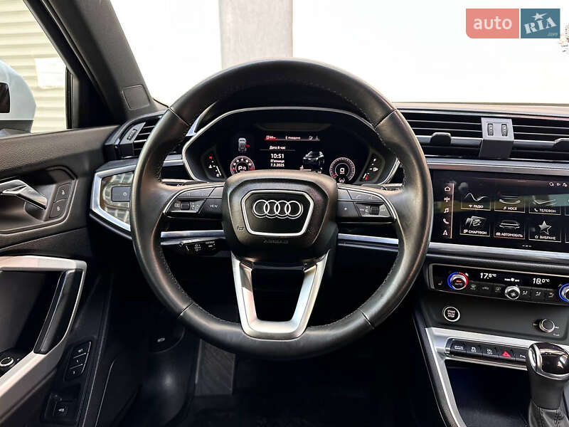 Внедорожник / Кроссовер Audi Q3 2021 в Житомире