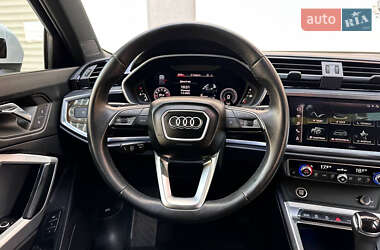 Внедорожник / Кроссовер Audi Q3 2021 в 