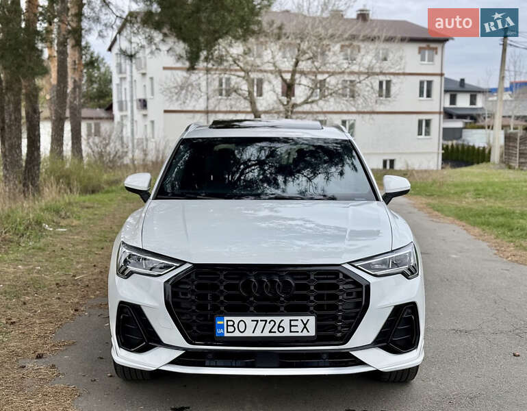 Внедорожник / Кроссовер Audi Q3 2021 в 