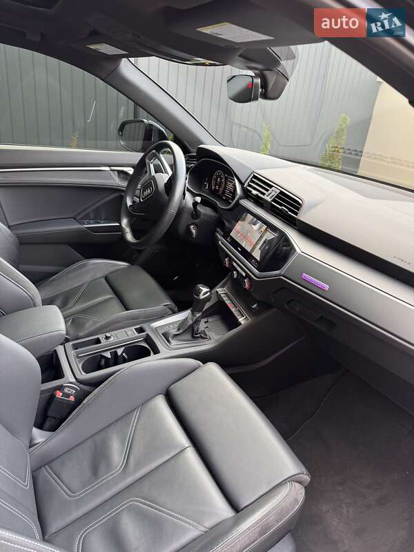 Внедорожник / Кроссовер Audi Q3 2022 в Киеве