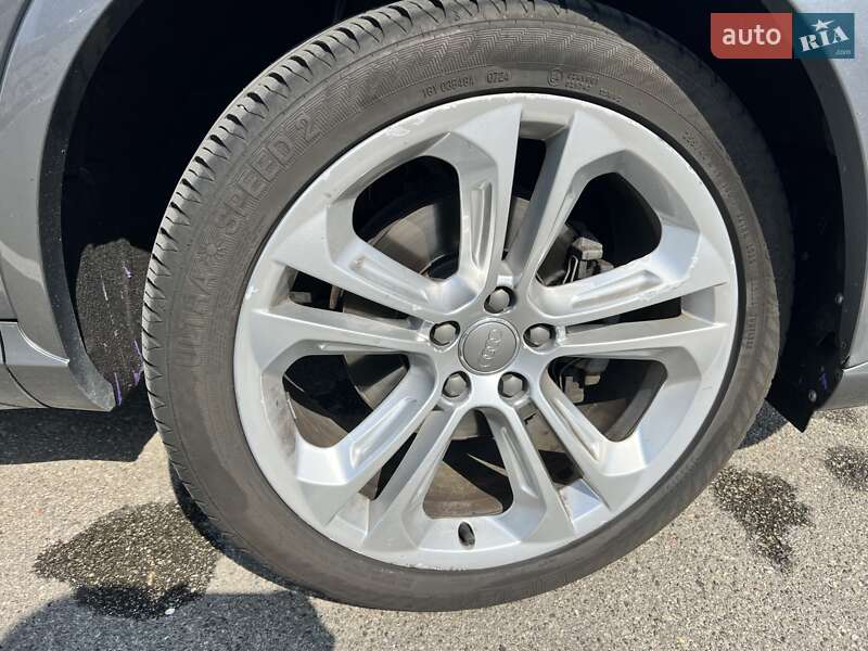 Внедорожник / Кроссовер Audi Q3 2015 в Киеве