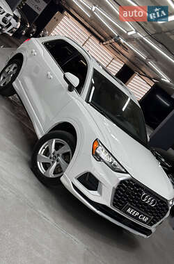 Внедорожник / Кроссовер Audi Q3 2019 в 