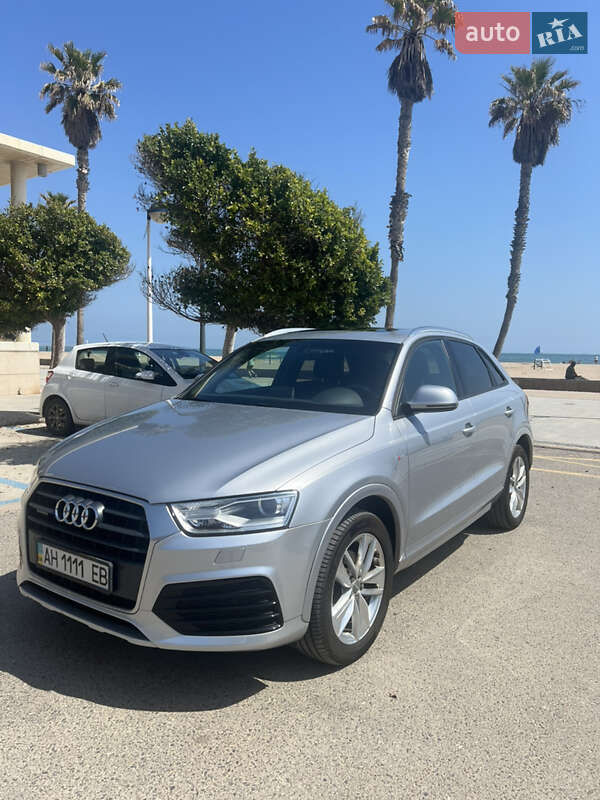 Позашляховик / Кросовер Audi Q3 2018 в 