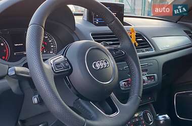 Позашляховик / Кросовер Audi Q3 2015 в 