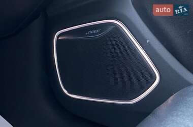Позашляховик / Кросовер Audi Q3 2015 в 